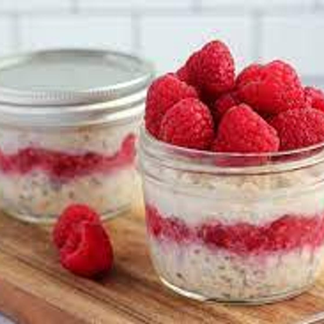 Raspberry overnight oats
