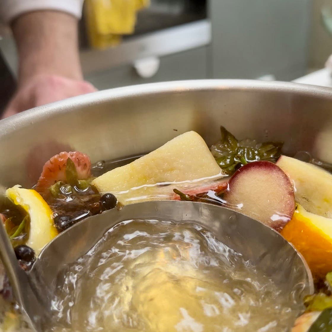 Mulled cider made from fruit peelings, Zero waste!