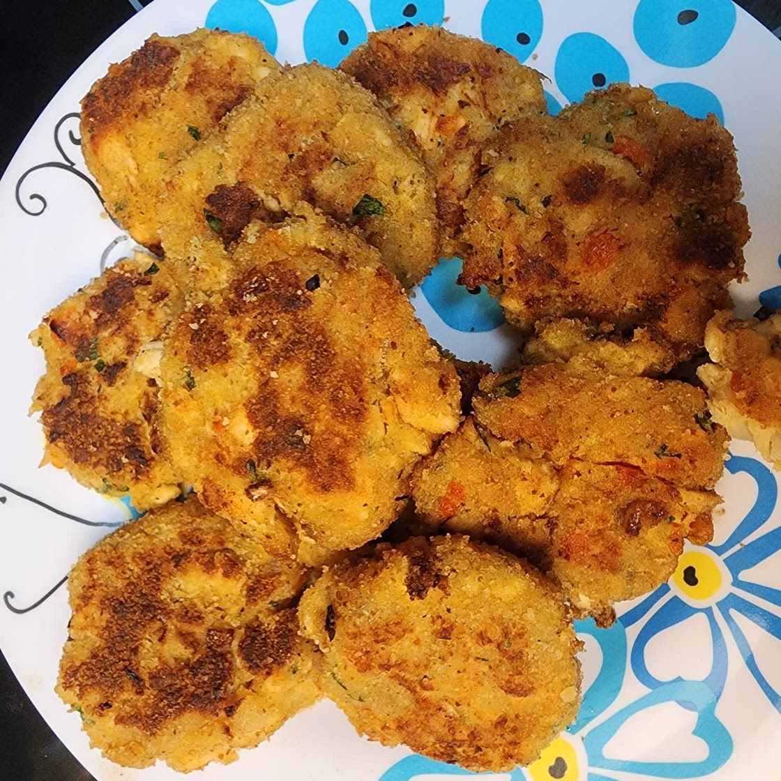 Salmon Cakes Recipe (Salmon Patties)