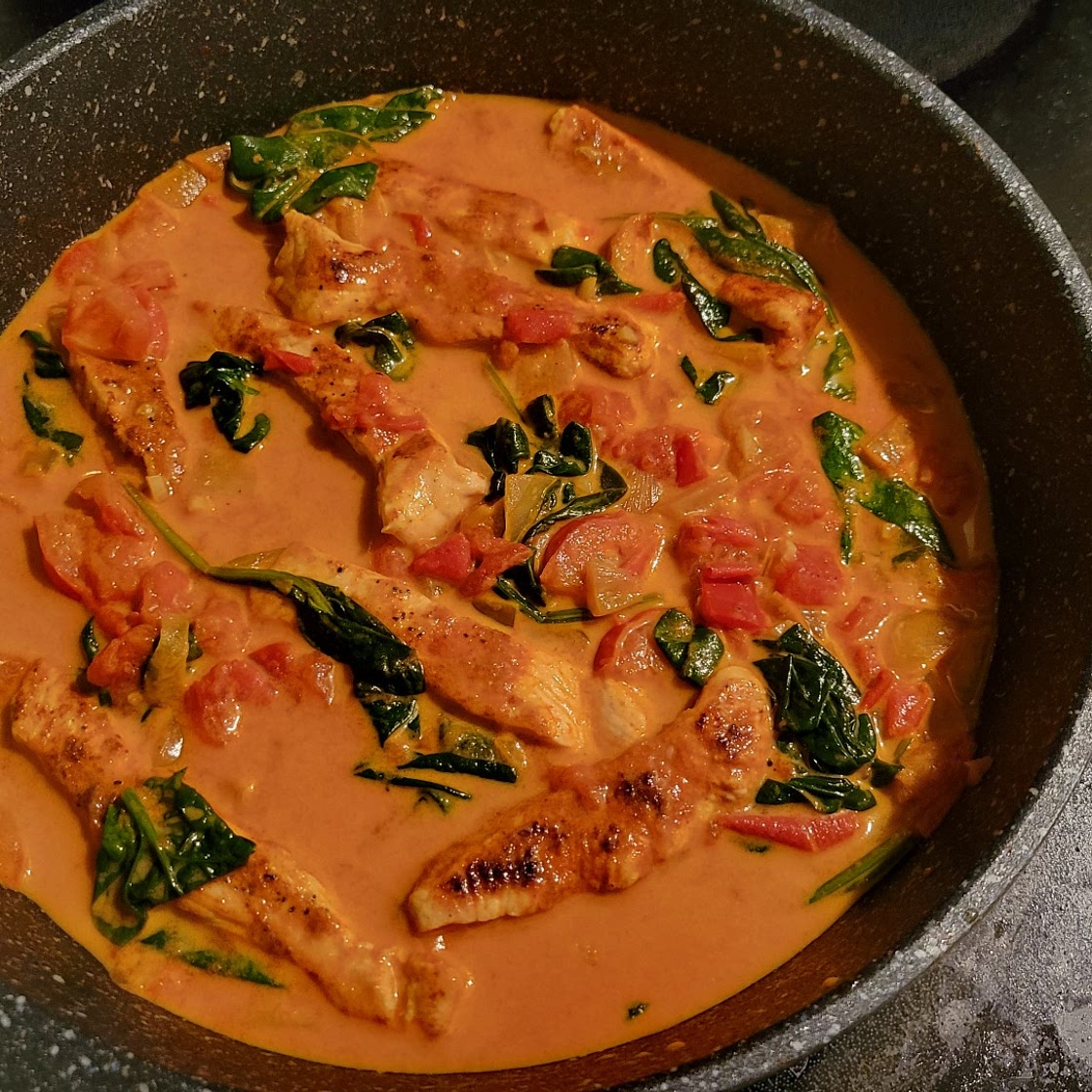 Chicken with Creamy Paprika Sauce