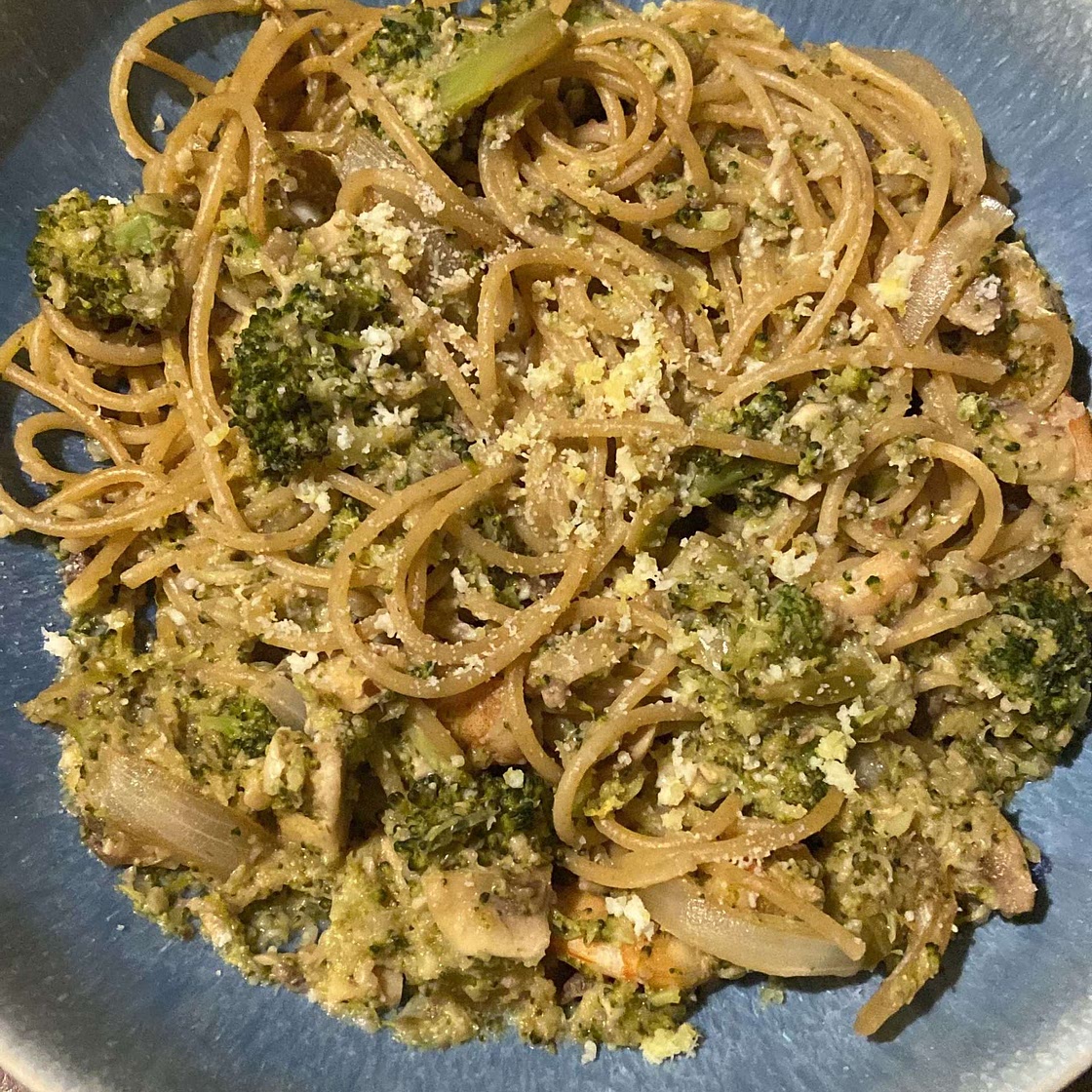 Broccoli and mushrooms sauce for pasta 