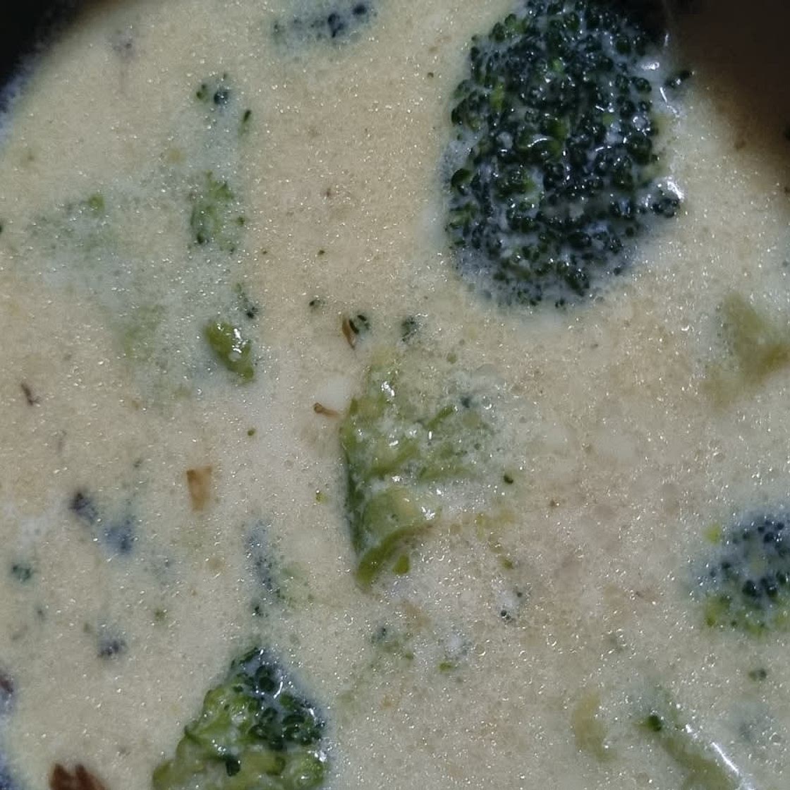 Easy Broccoli Cheese Soup Recipe - 5 Ingredients