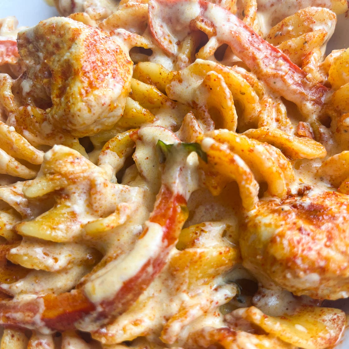 Creamy Mozzarella & Chicken Pasta (with 🫑)