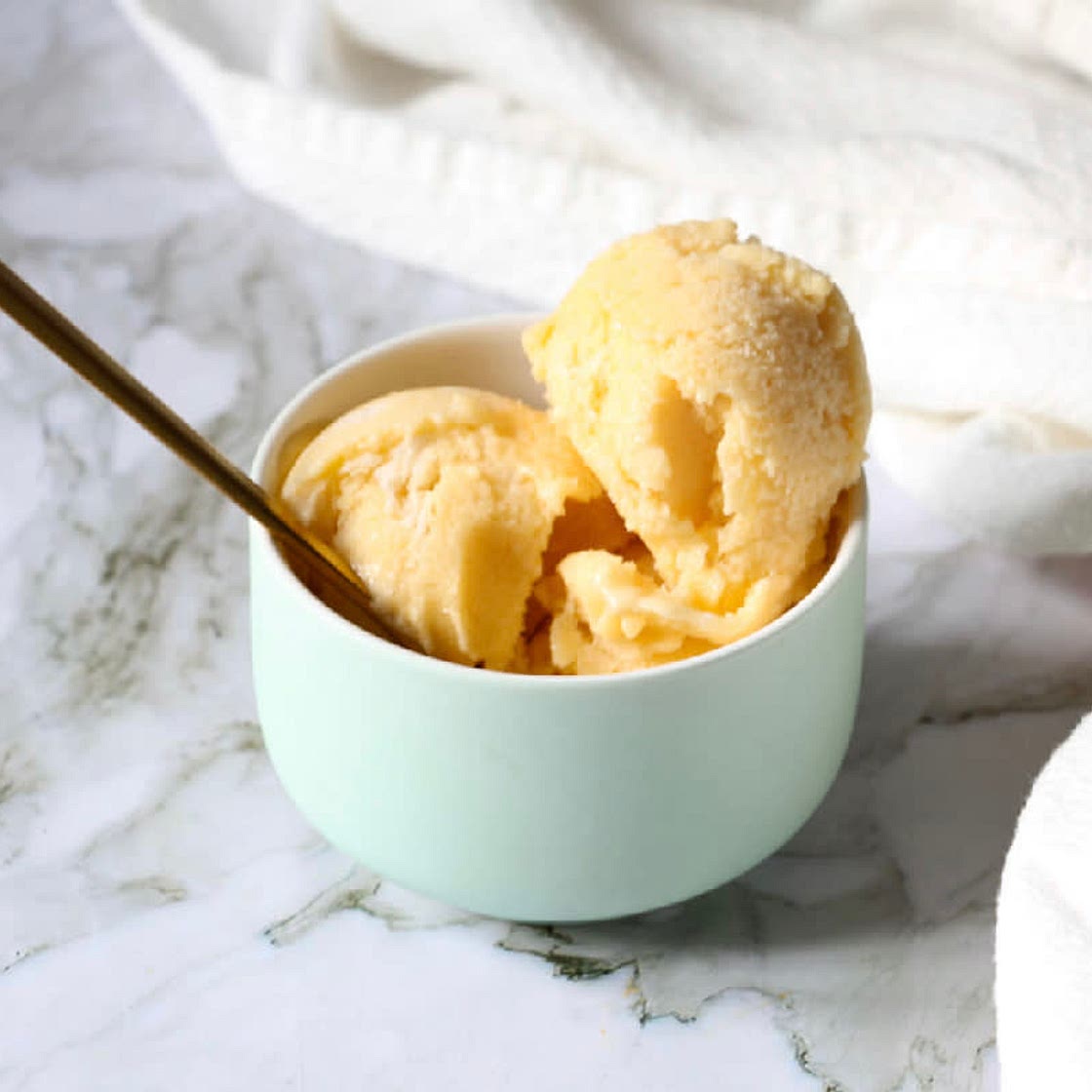 Peach frozen yogurt