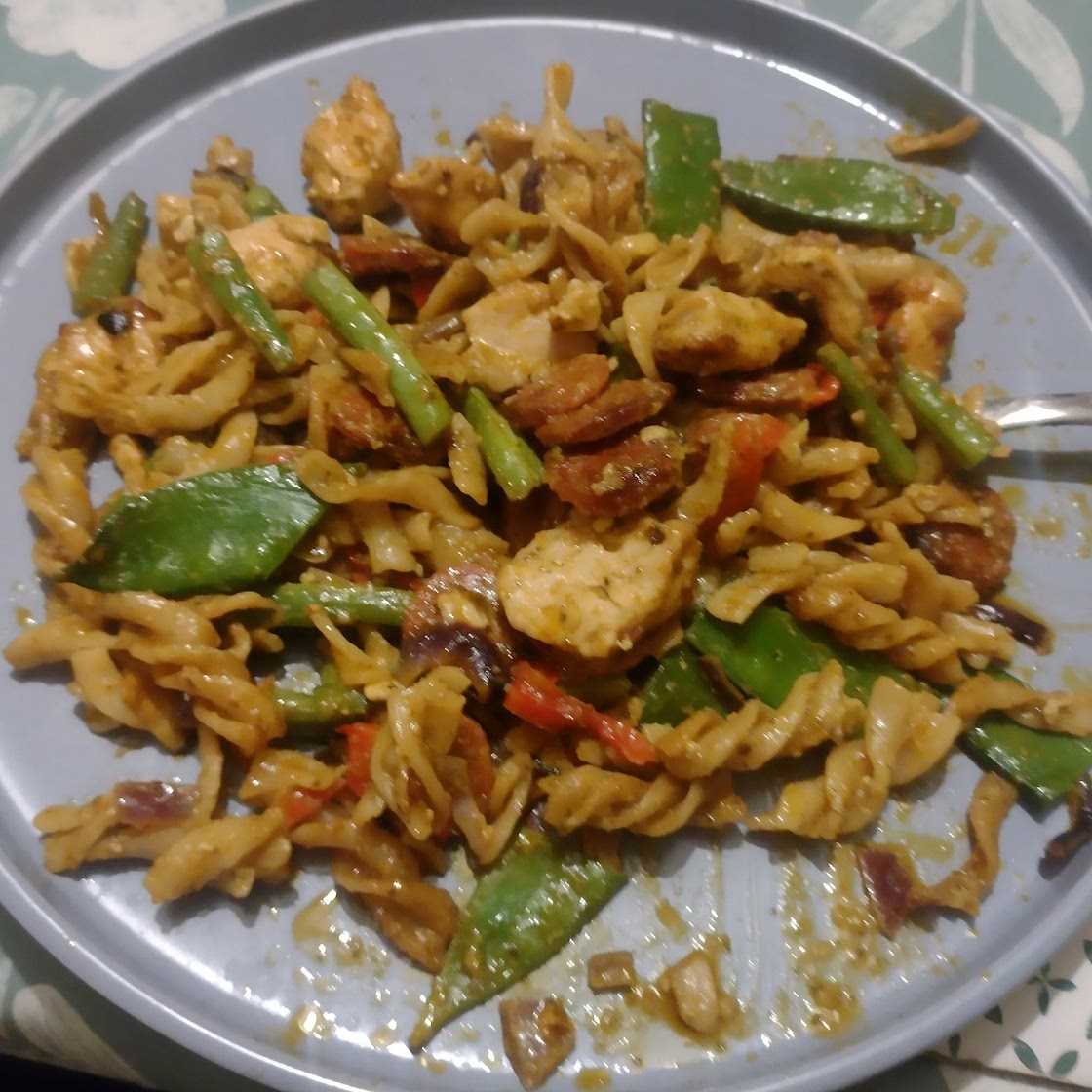 Chicken & chorizo pesto pasta ( air fryer )