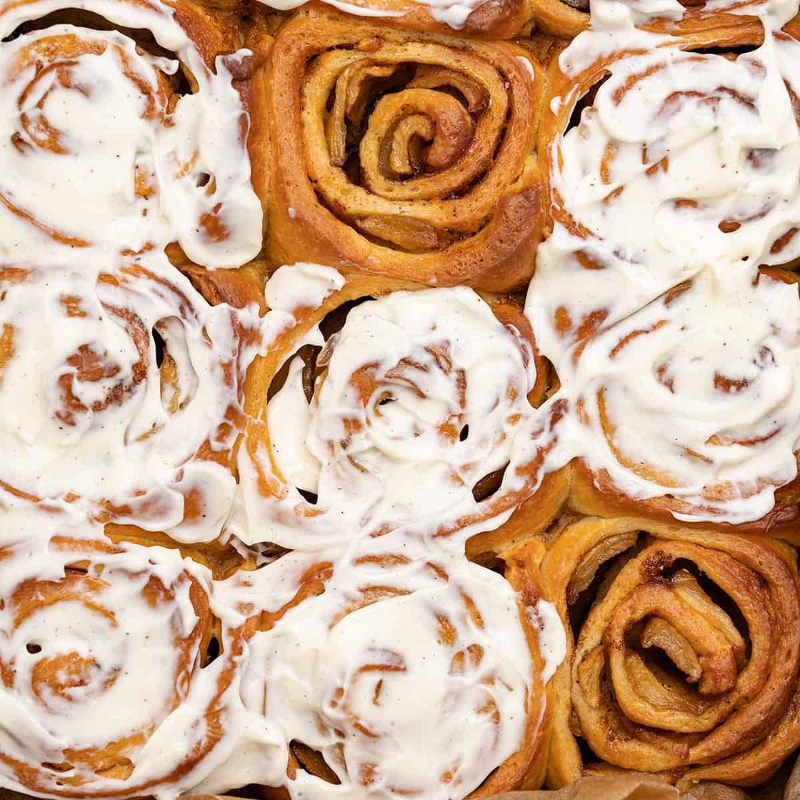 Cinnamon Rolls with Apple Pie filling (VIDE0)