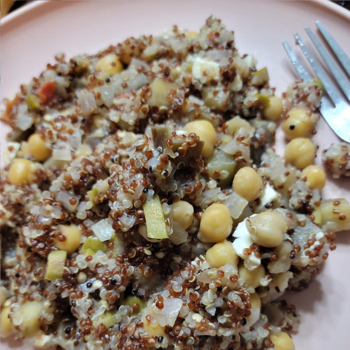 Vegetable Quinoa & Garbanzo Skillet