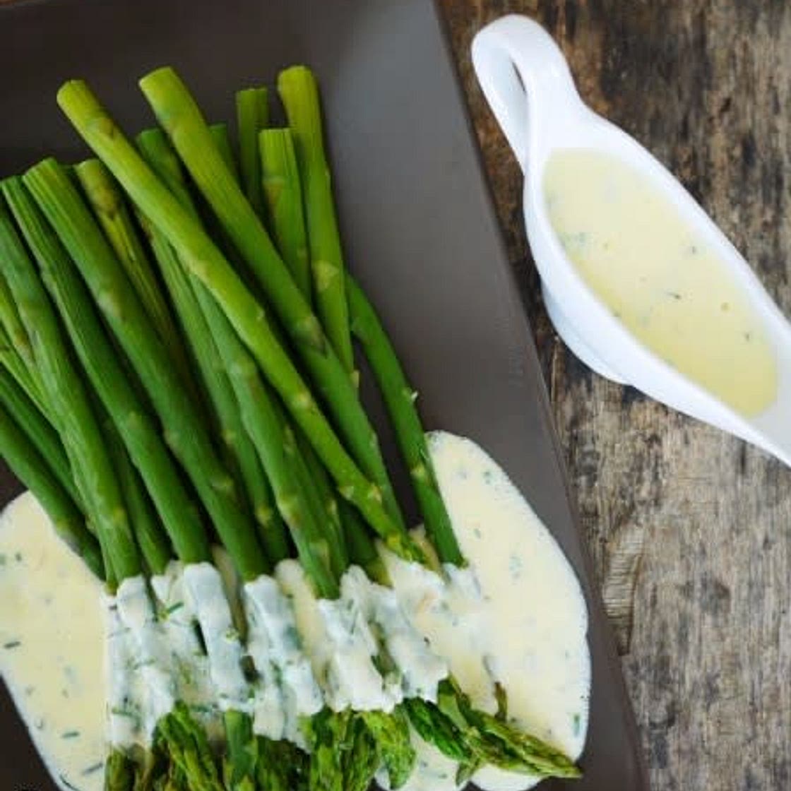 Asperges vertes, sauce "Paulette"