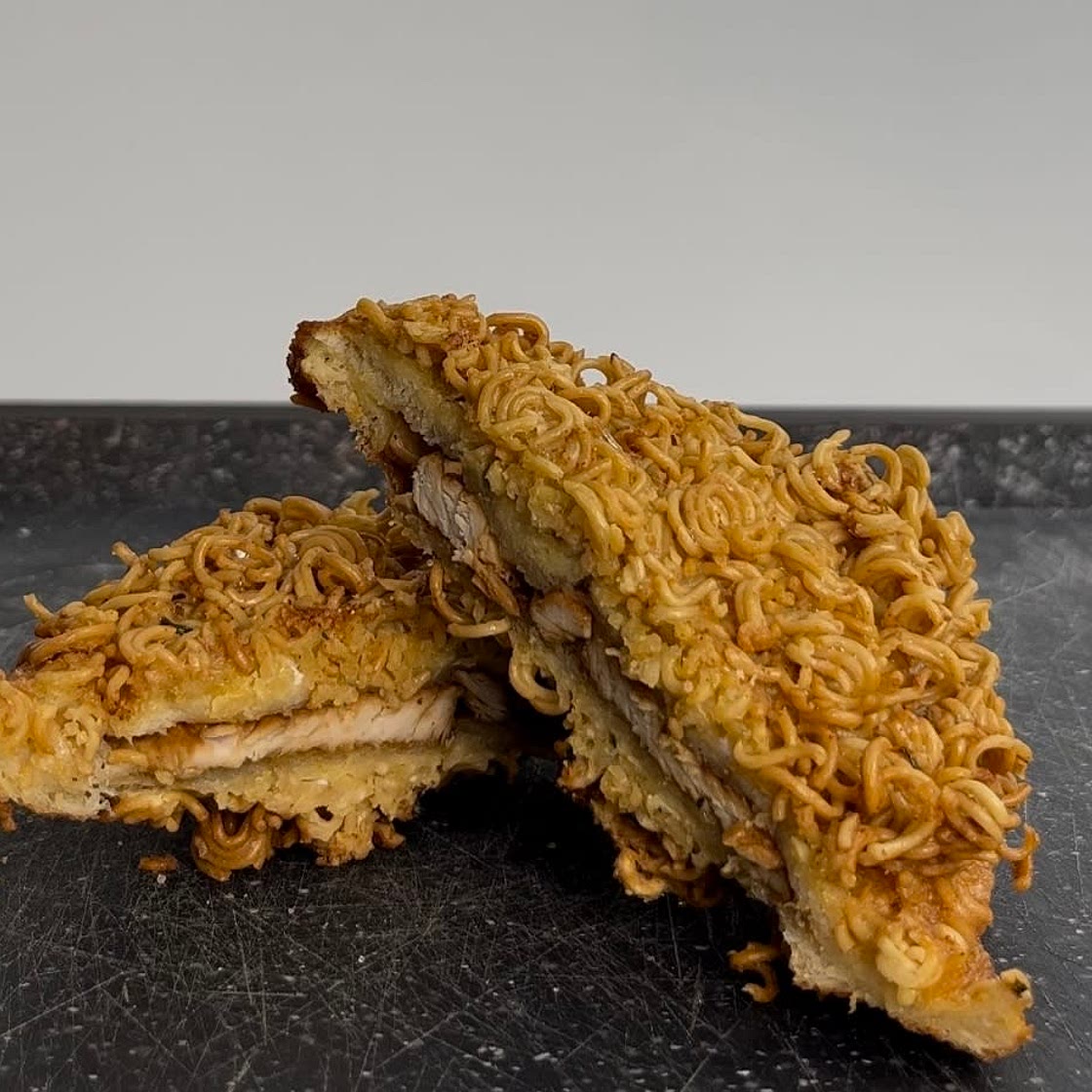 Chicken instant noodles sandwich