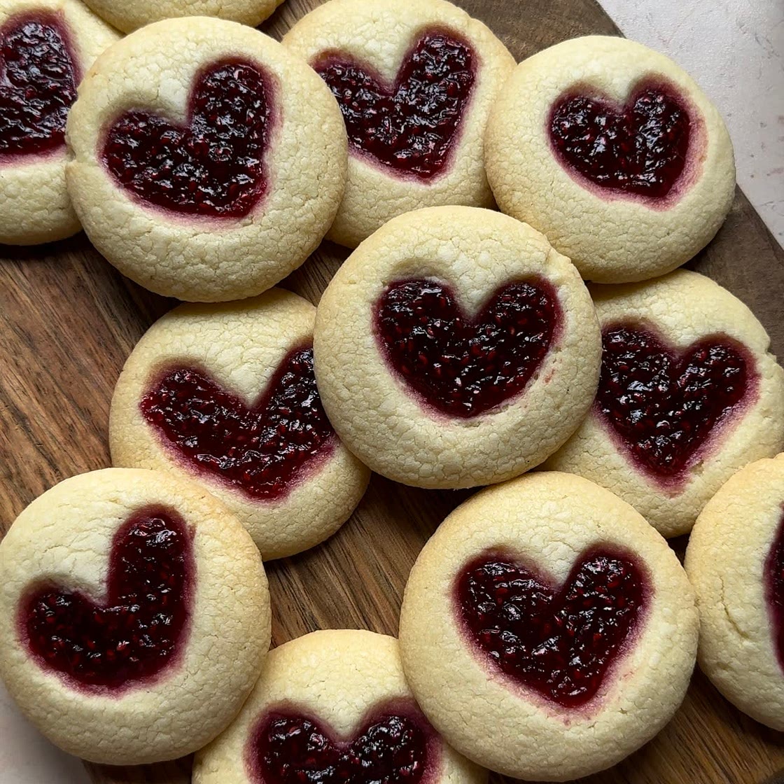 Heart thumbprint cookies 💖