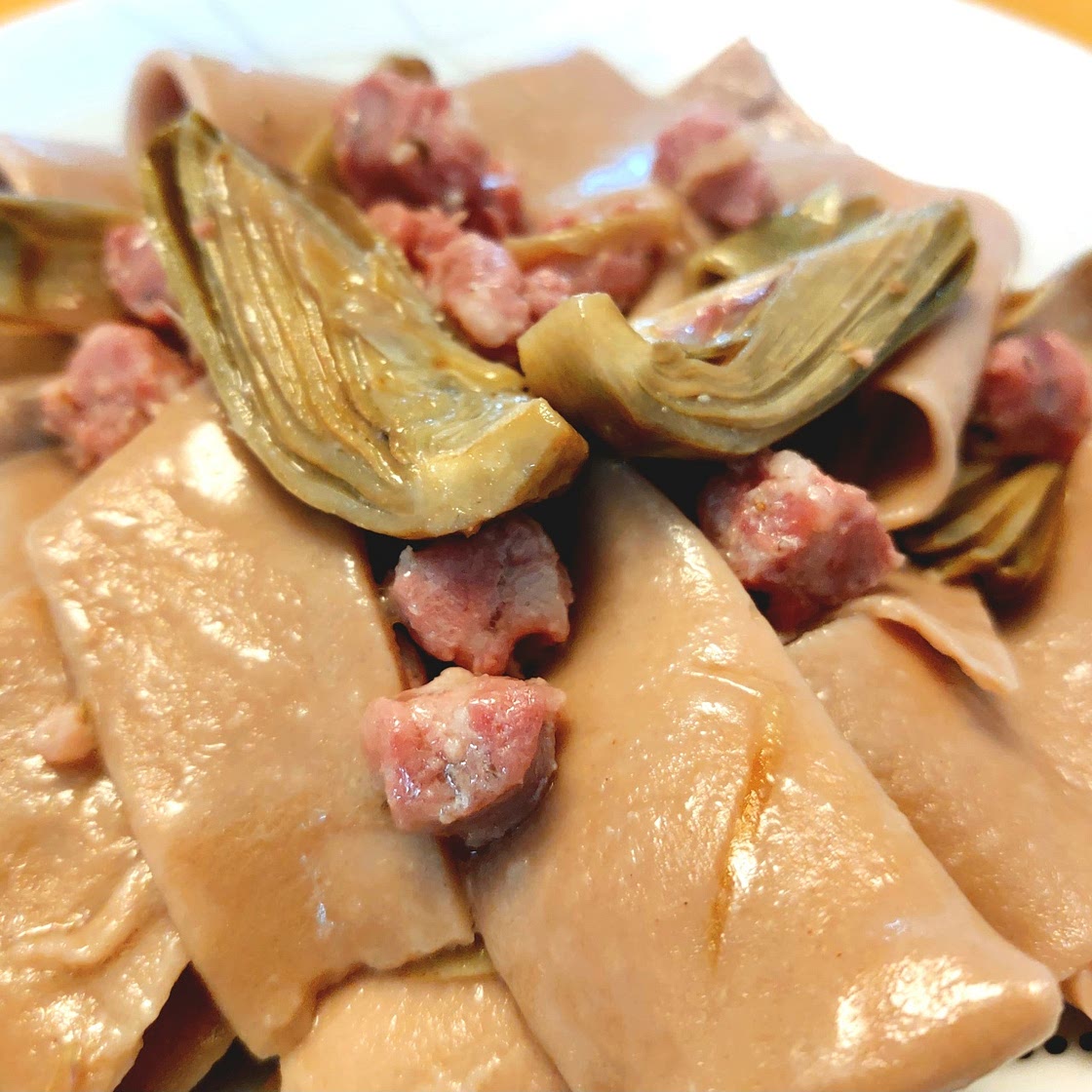 Chestnut pasta - Artichoke and sausage