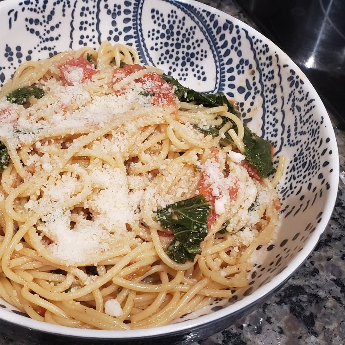 One-Pot Spaghetti With Cherry Tomatoes and Kale