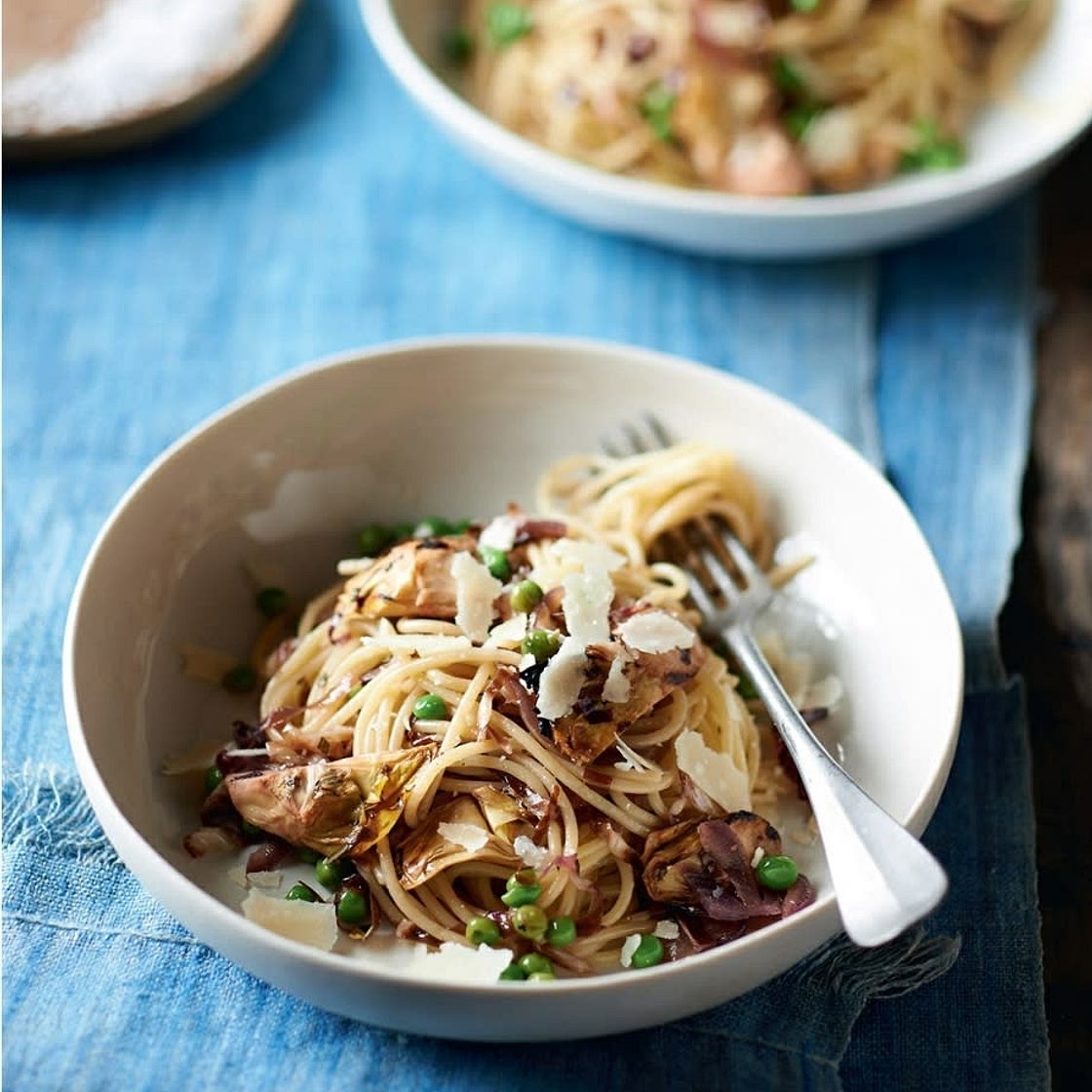 SPAGHETTI WITH ARTICHOKES, RADICCHIO, PEAS AND WHITE WINE (Spaghetti ai Carciofi, Radicchio, Piselli e Vino Bianco)