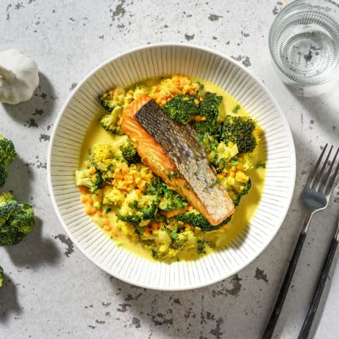 Bowl de lentilles corail au saumon & brocoli