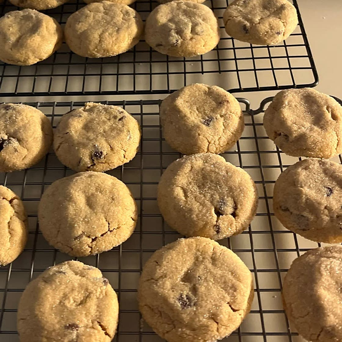 Big Bakery-Style Peanut Butter Chunk Cookies