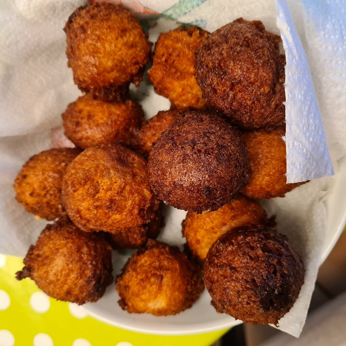Fritierte Dinkel-Quarkbällchen