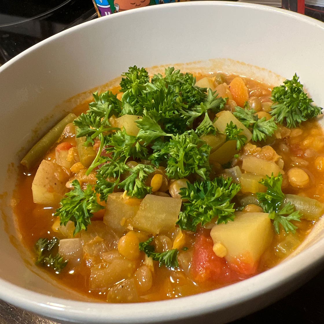 HEARTY VEGAN LENTIL SOUP