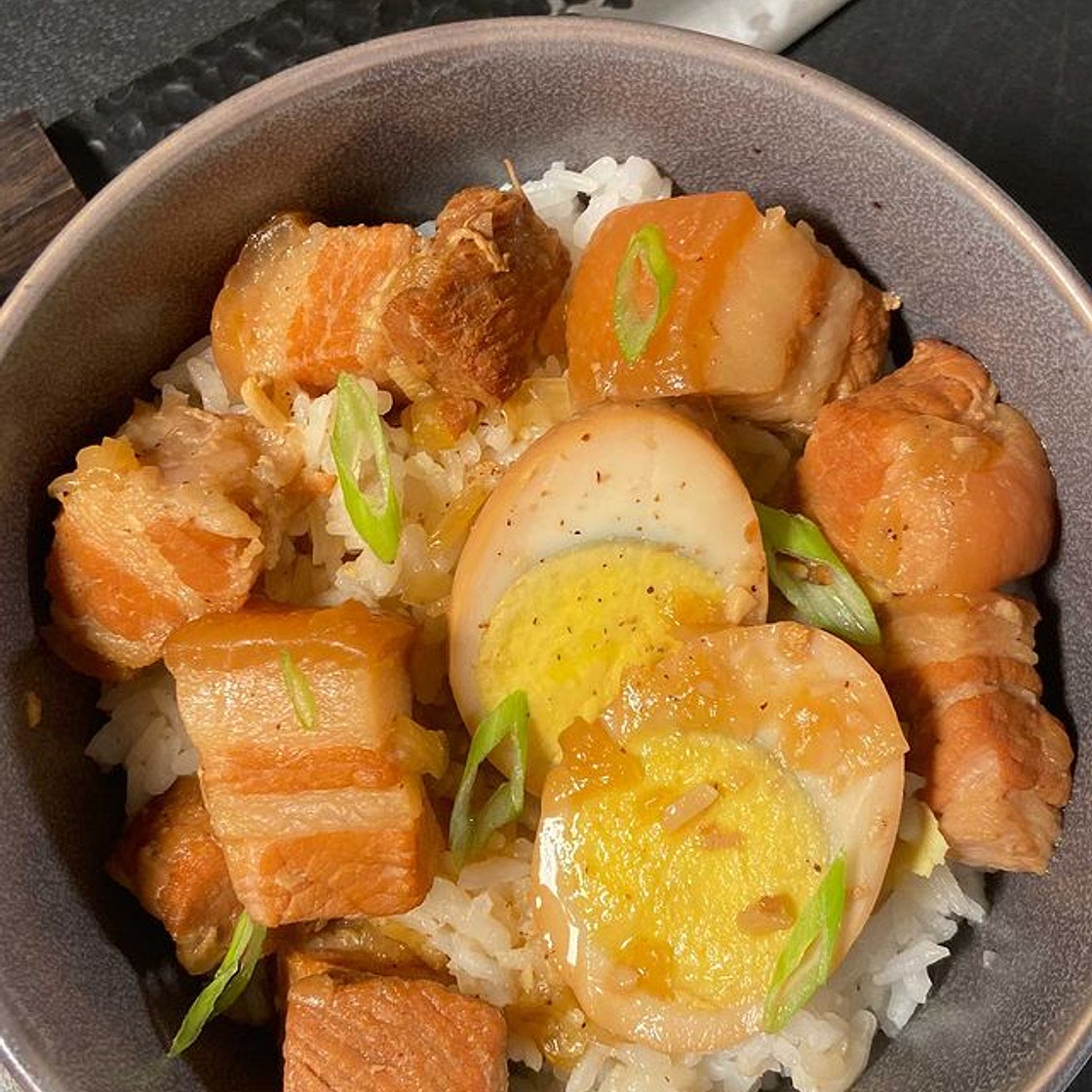 Let’s make Thịt Kho Trứng (or Vietnamese Caramelized Pork Belly)🥘 Growing up, my mom’s thịt kho trứng was a very important part of my childhood. Though it is more commonly served during Tết, or Vietnamese new year, my family ate it so much it was a staple