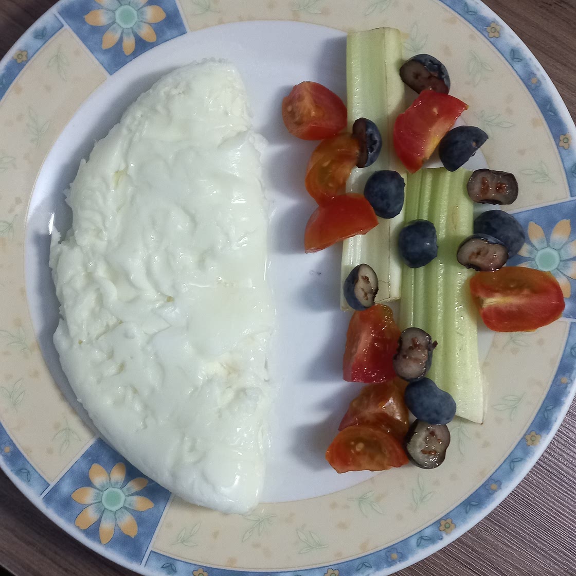 Clara de huevo con ensalada