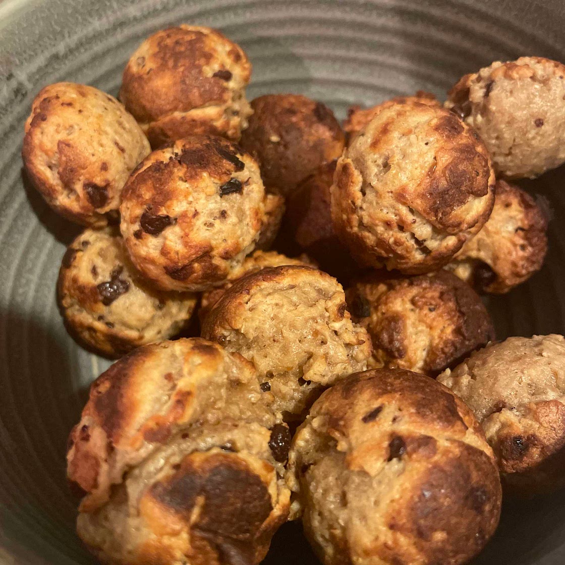 Oat date chocolate almond cookies