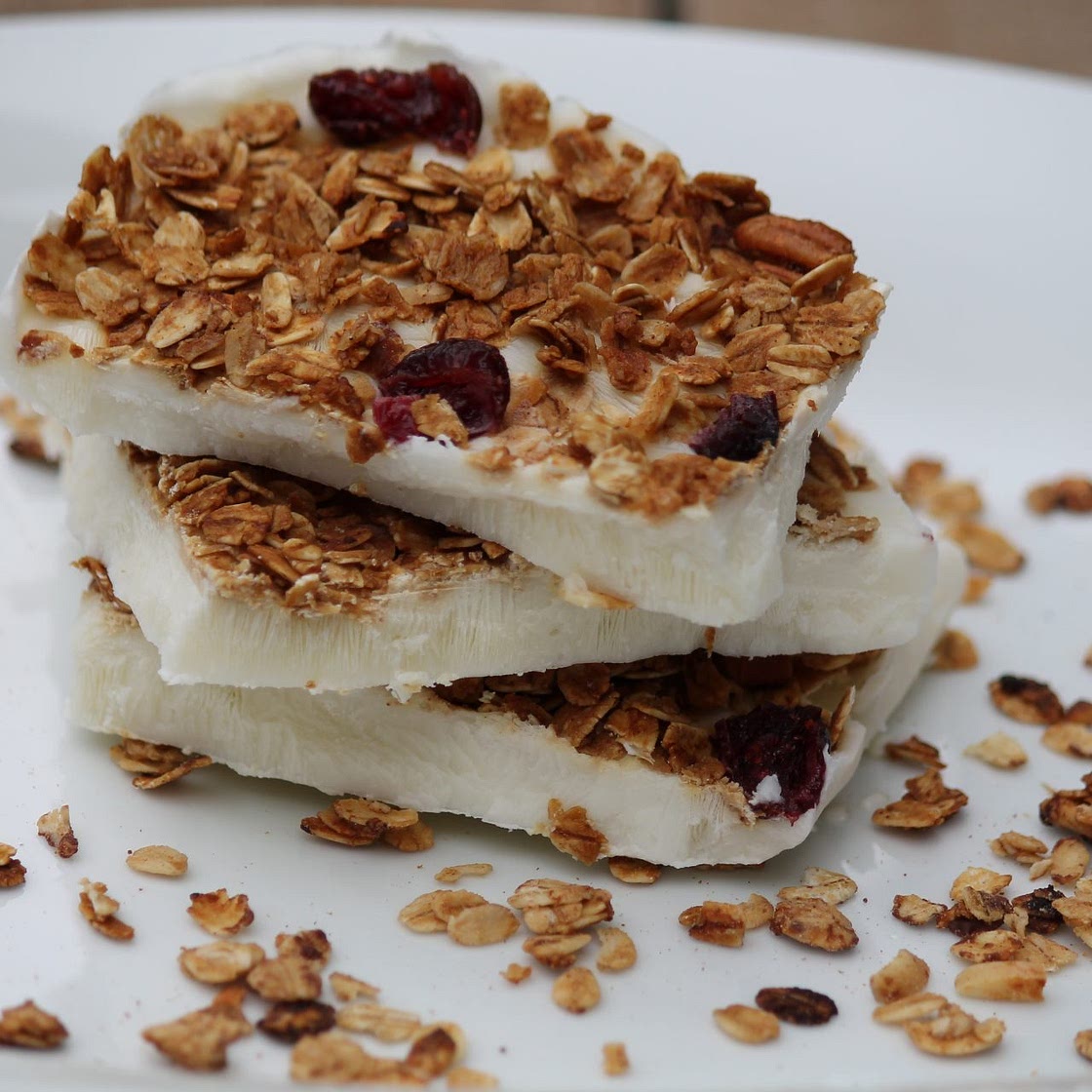 Granola Frozen Yogurt Bark