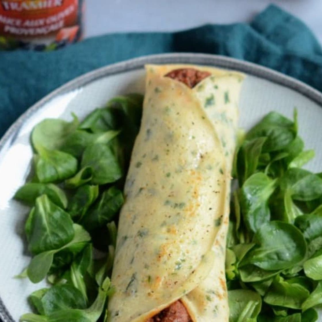 Crêpes salées à la sauce aux olives provençale