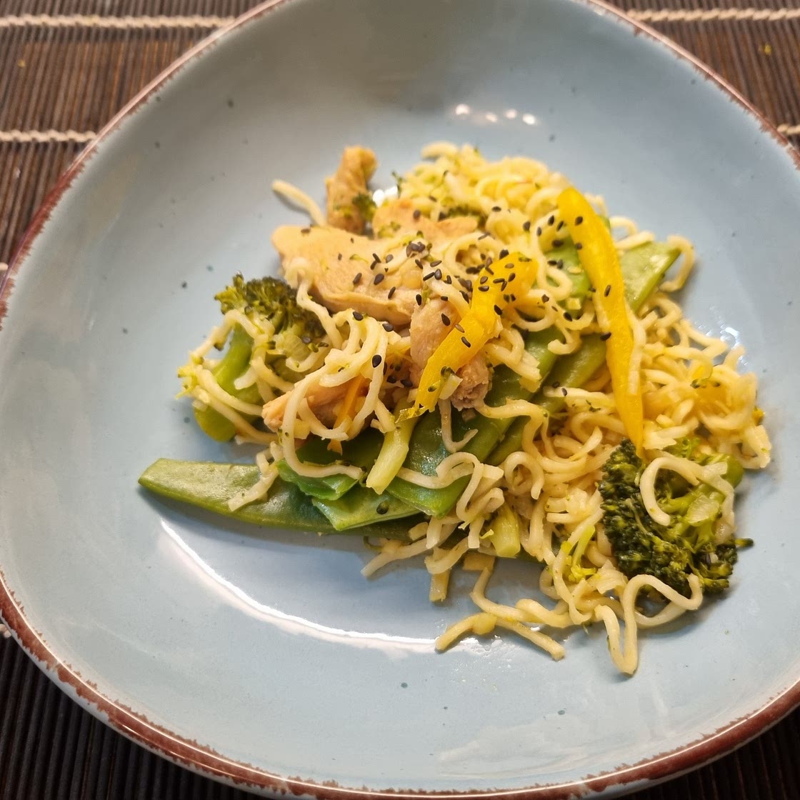 Asiatische Brokkoli-Schnitzel-Pfanne