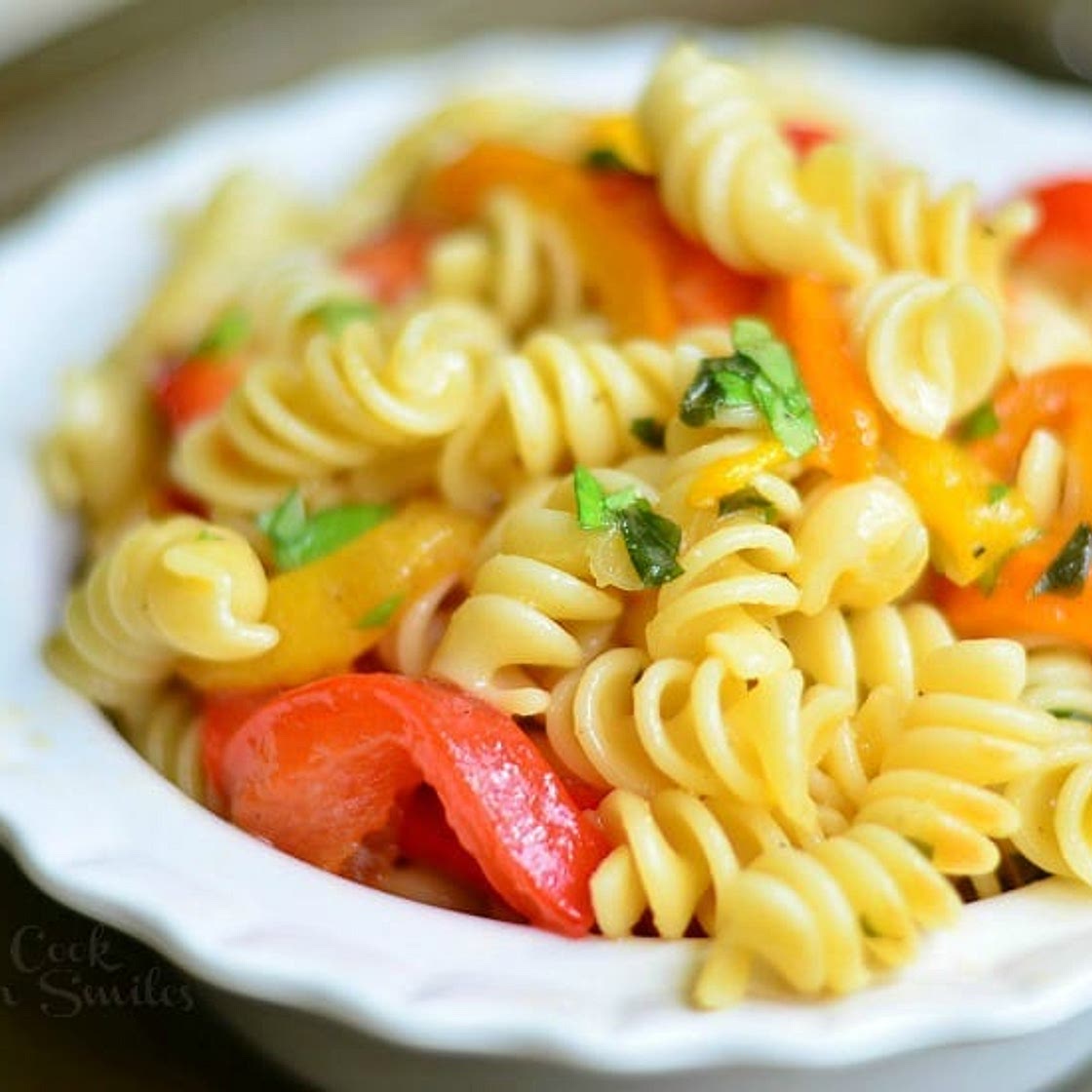 Roasted Bell Pepper and Garlic Pasta Salad