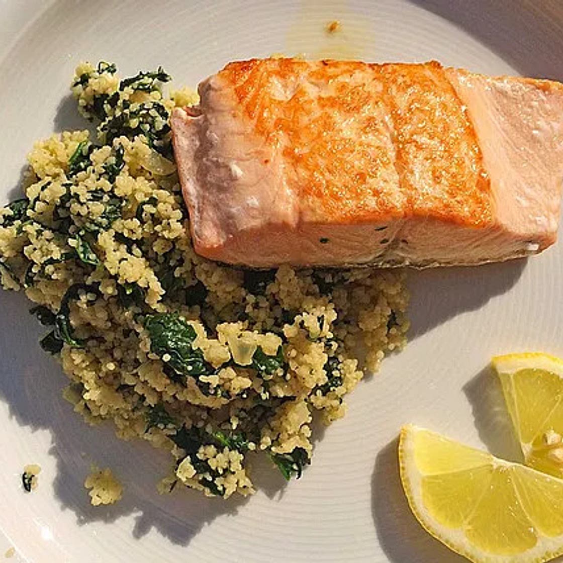 Lachs auf Spinat-Couscous