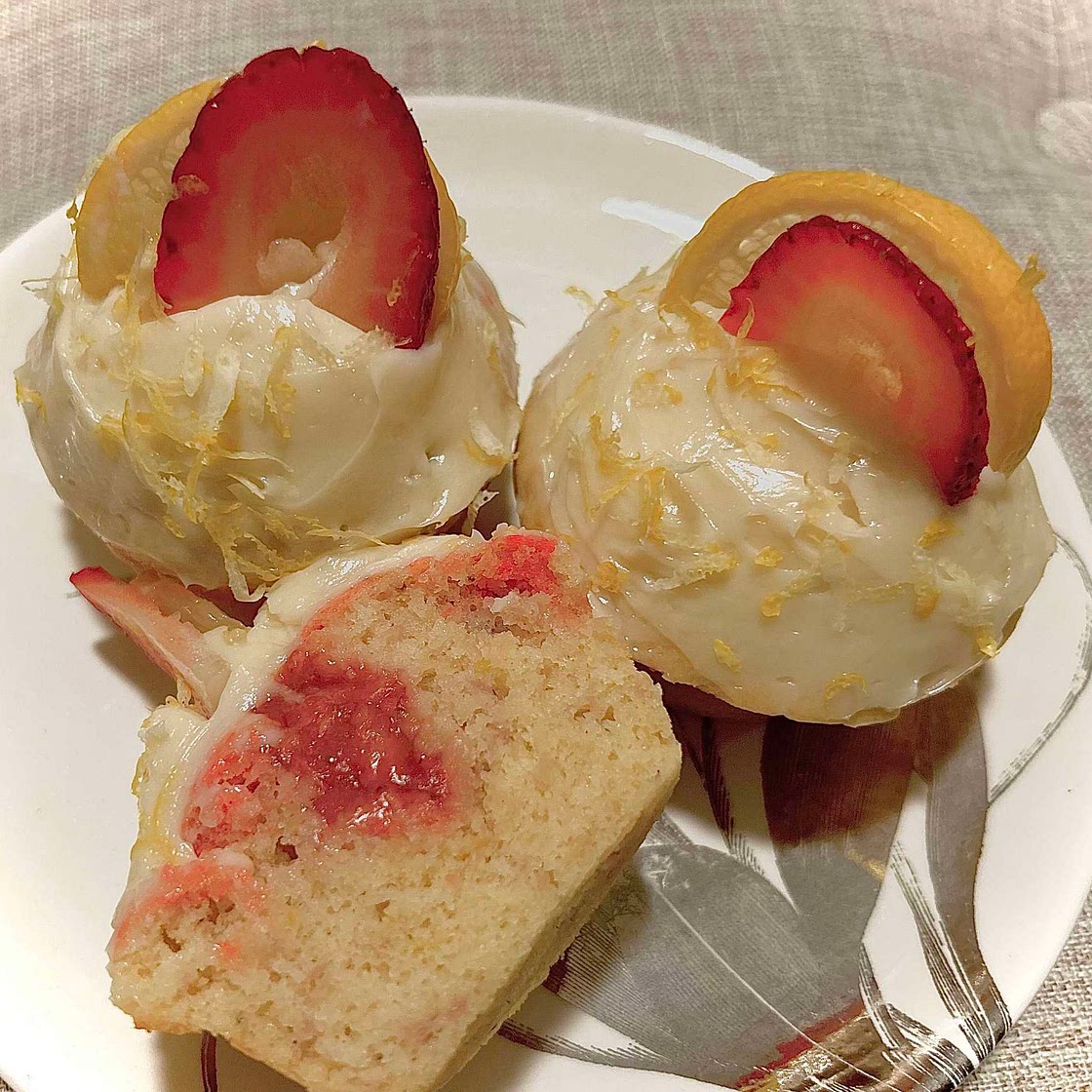 Strawberry Jam filled lemon cupcakes 🍓🍋