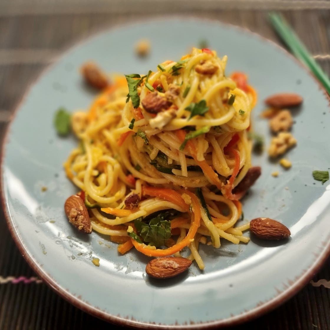 Asia-Spaghetti mit Rühreistreifen
