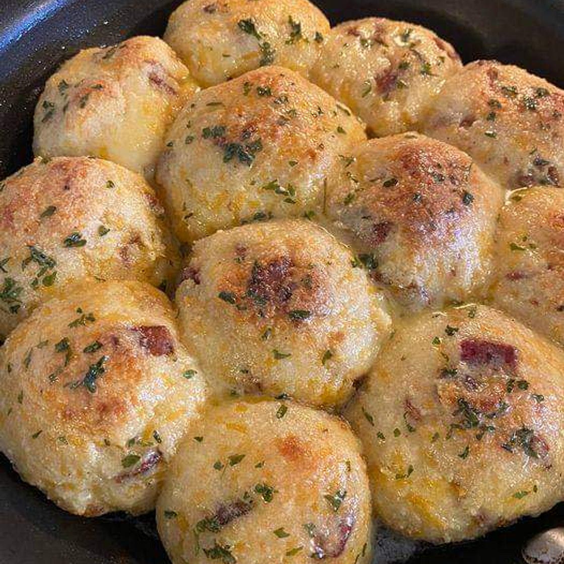 Keto Cheddar Bay Biscuits
