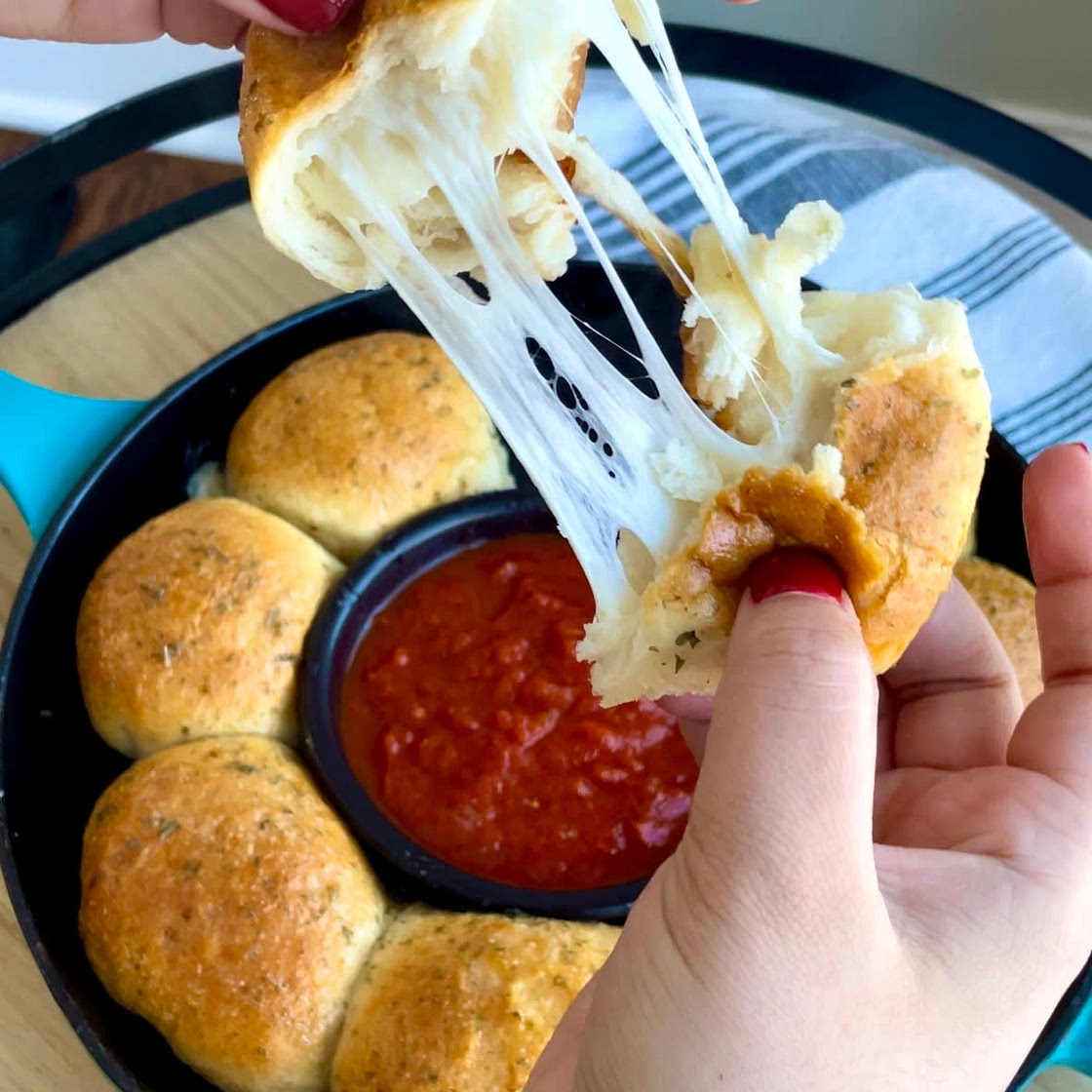 Cheesy garlic bombs