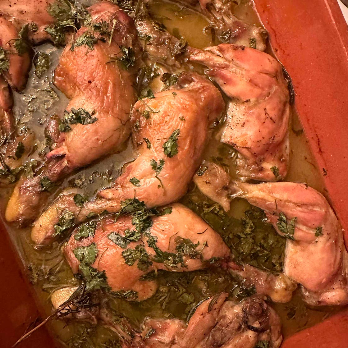 Pollo de corral al ajillo