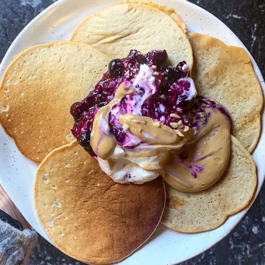 EASY PEZY SKILLET PANCAKES