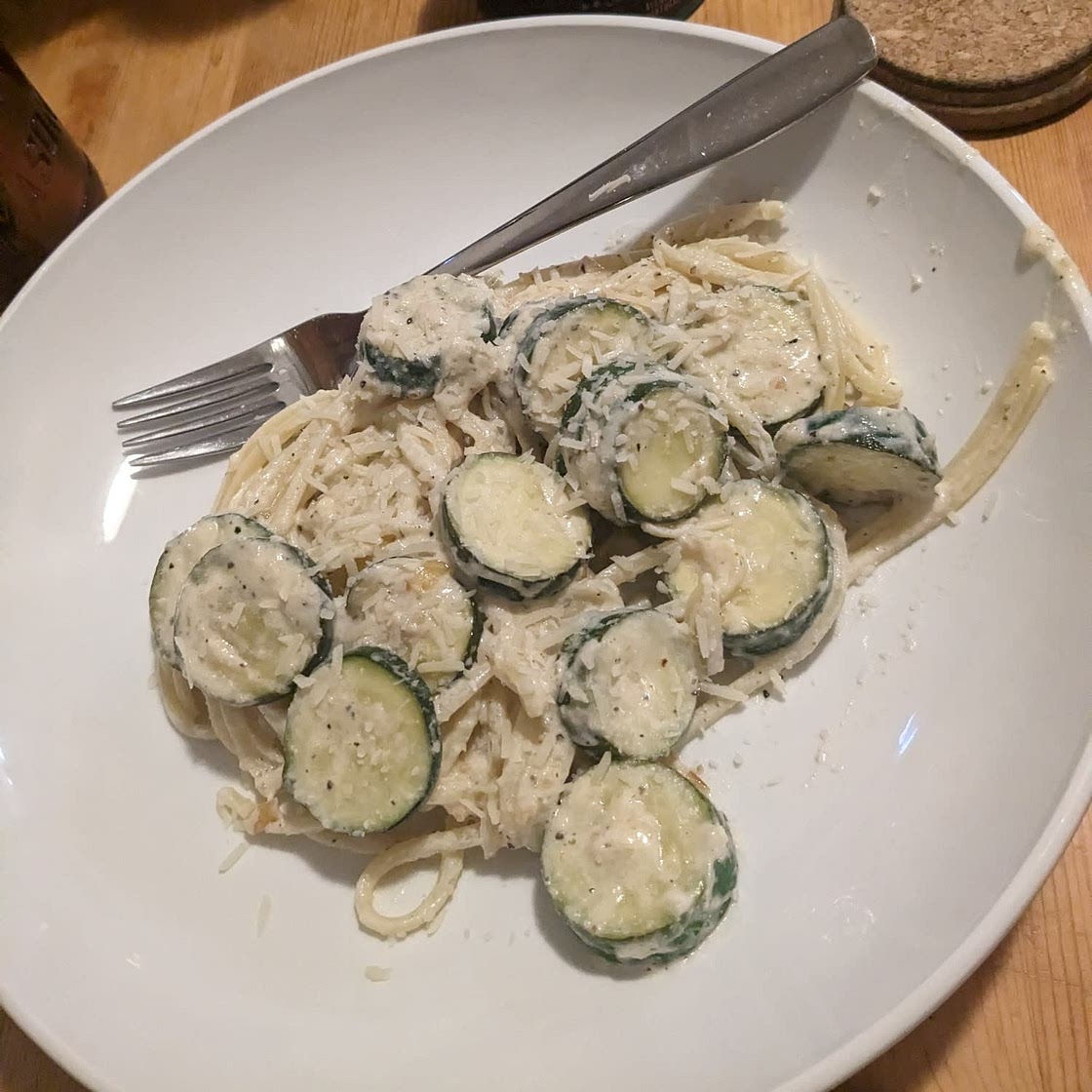 Creamy zucchini & parmesan spaghetti (low sodium, low carbs)