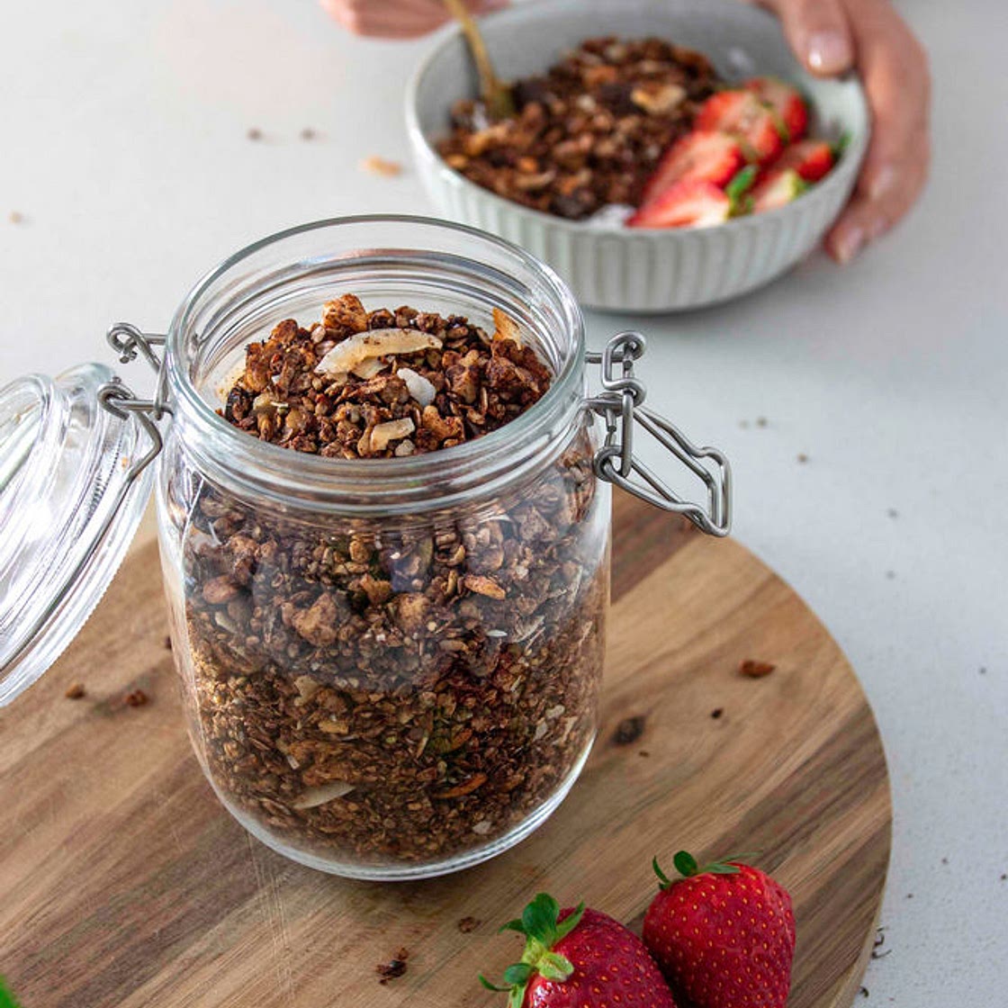 CHOCOLATE GRANOLA