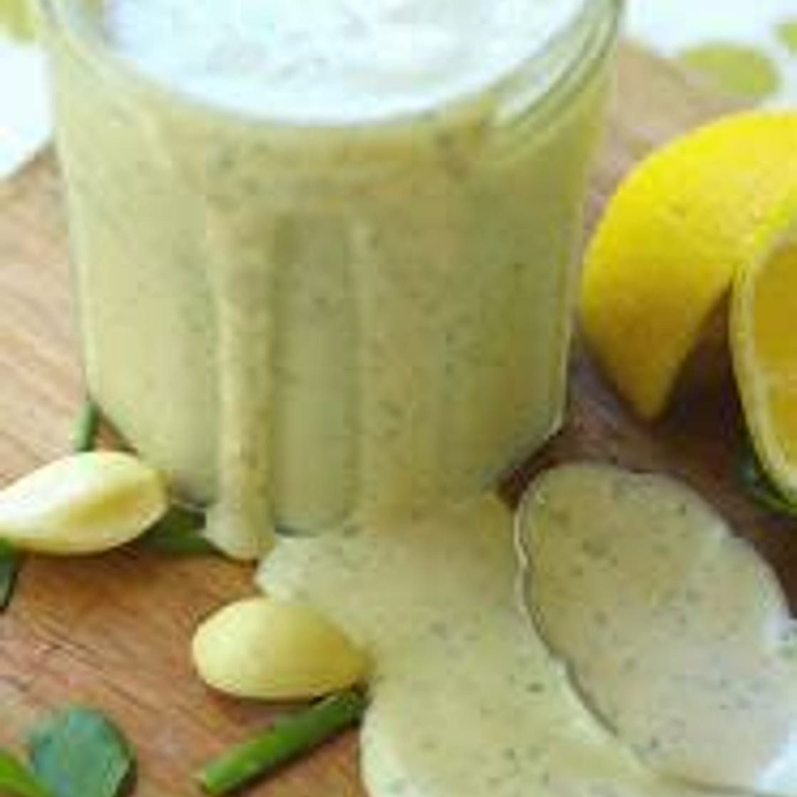 Creamy Garlic and Chive Dressing