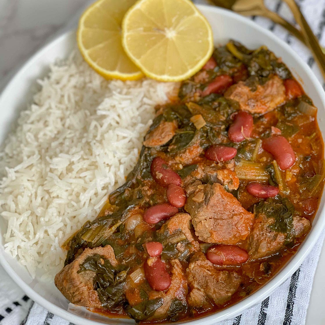 Spinach stew with beef and red kidney beans