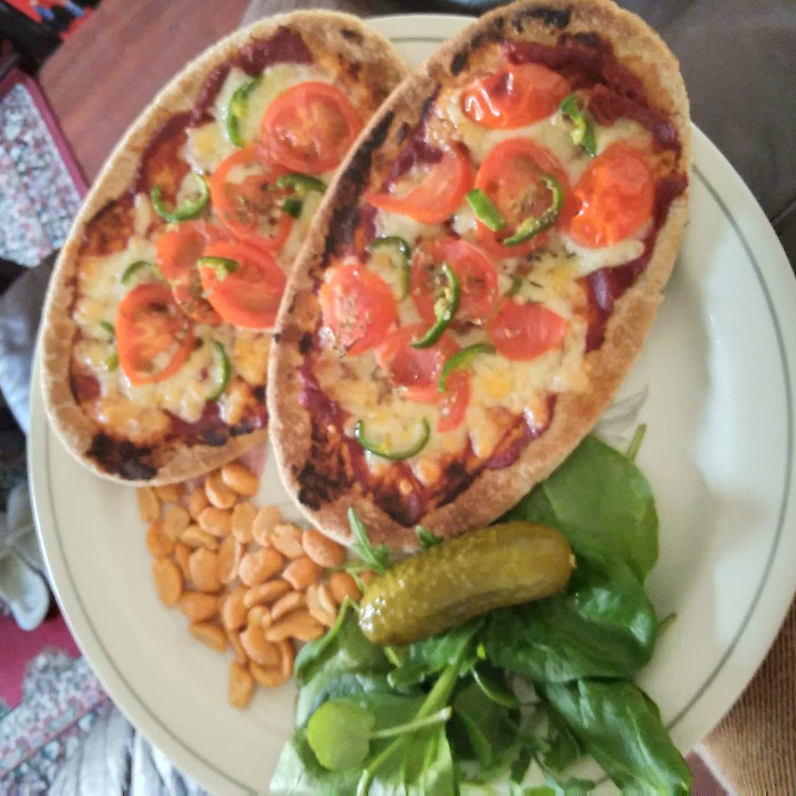 Pitta pizzas