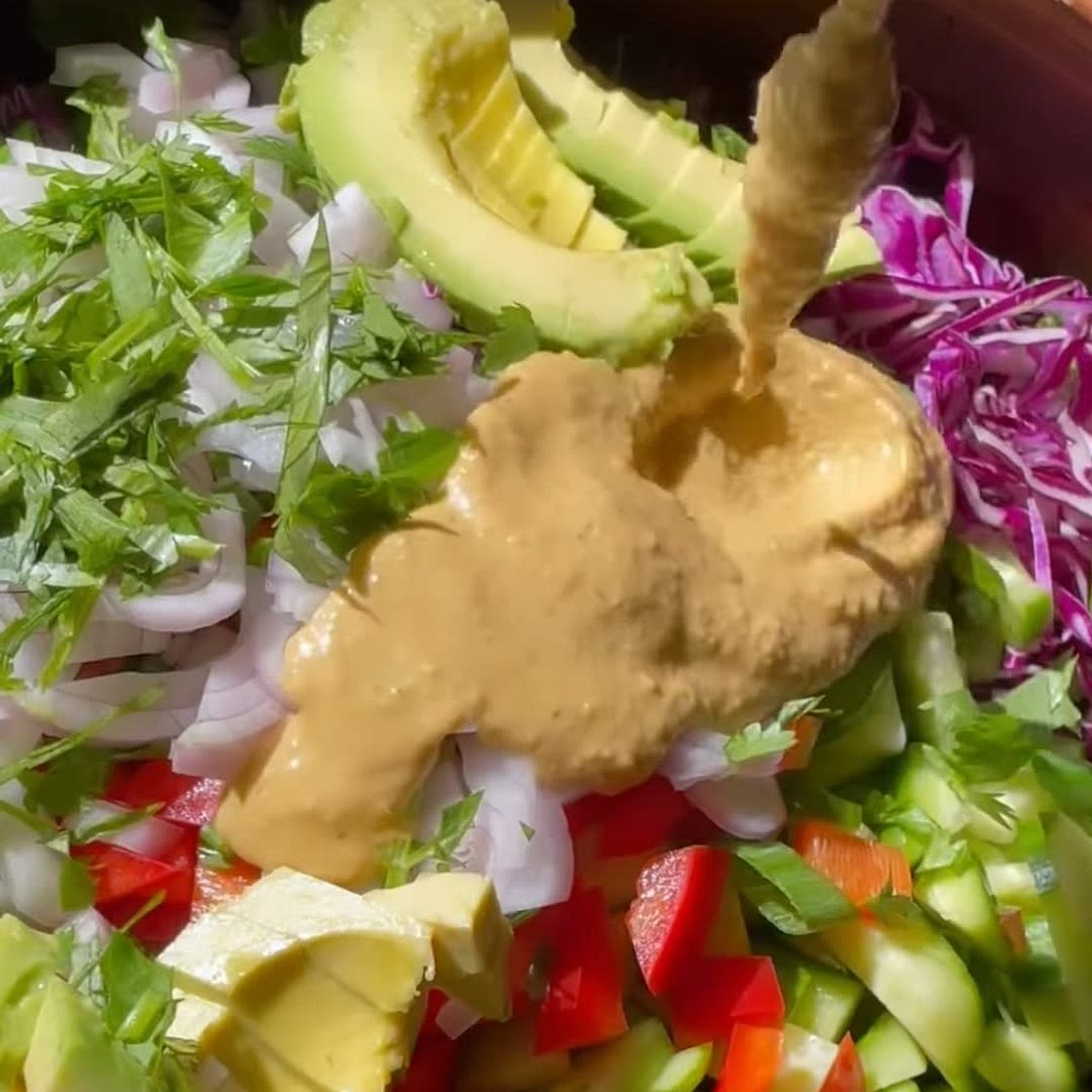 Spicy cashew low carb salad