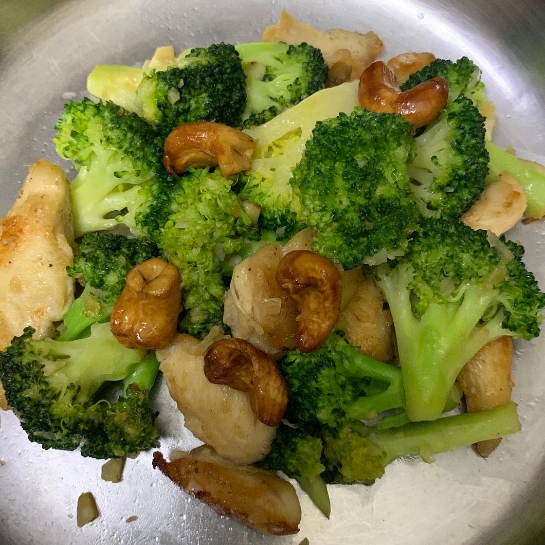 Broccoli with Cashew Nuts 