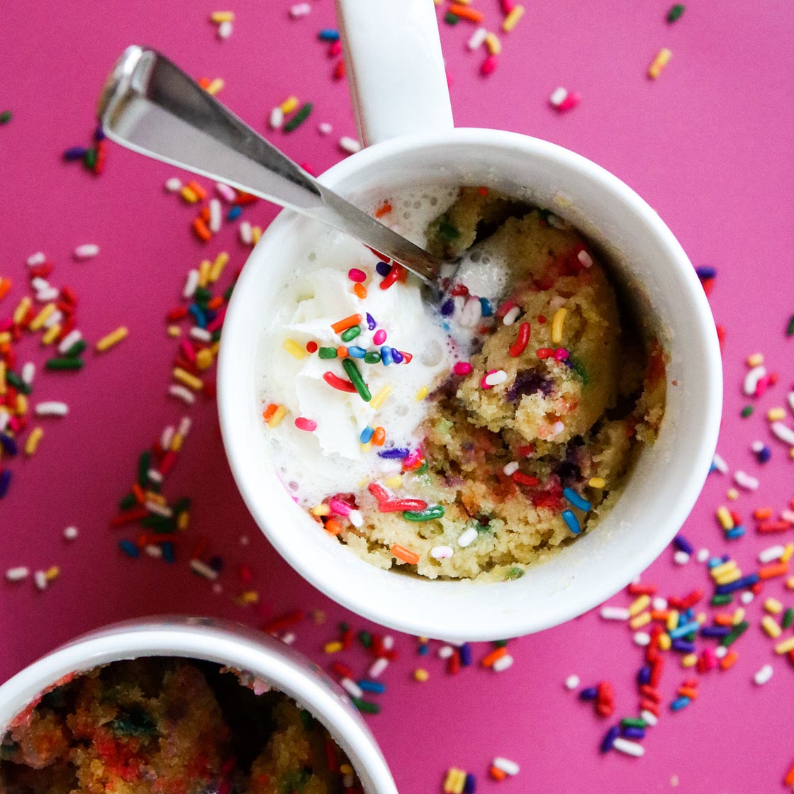 1-Min Quickie Microwave Funfetti Mug Cake