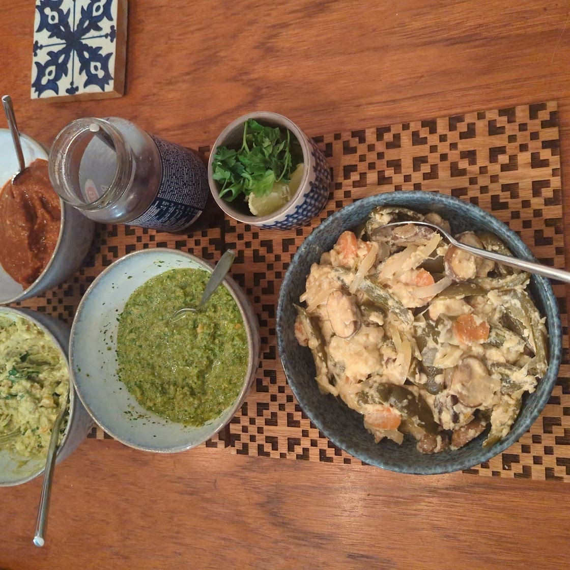 Rajas chillis and sour cream with aromatic herbs (tortilla filling)