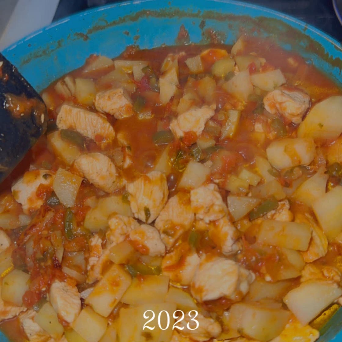 Guisado de Pollo con Papa y Jitomate