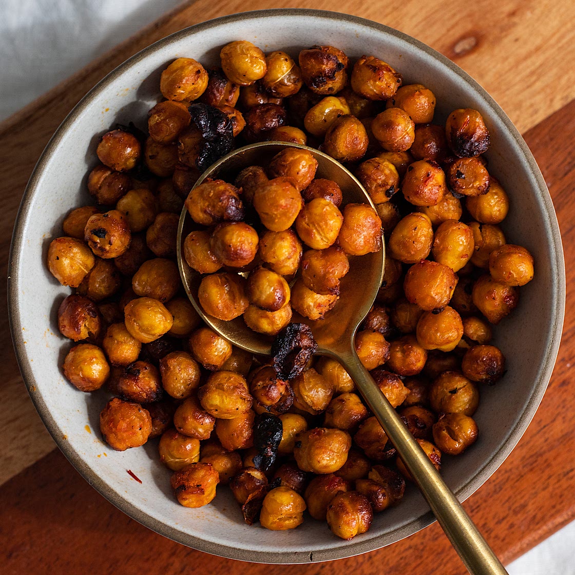 Crispy Sriracha Maple Chickpeas (Air Fryer)