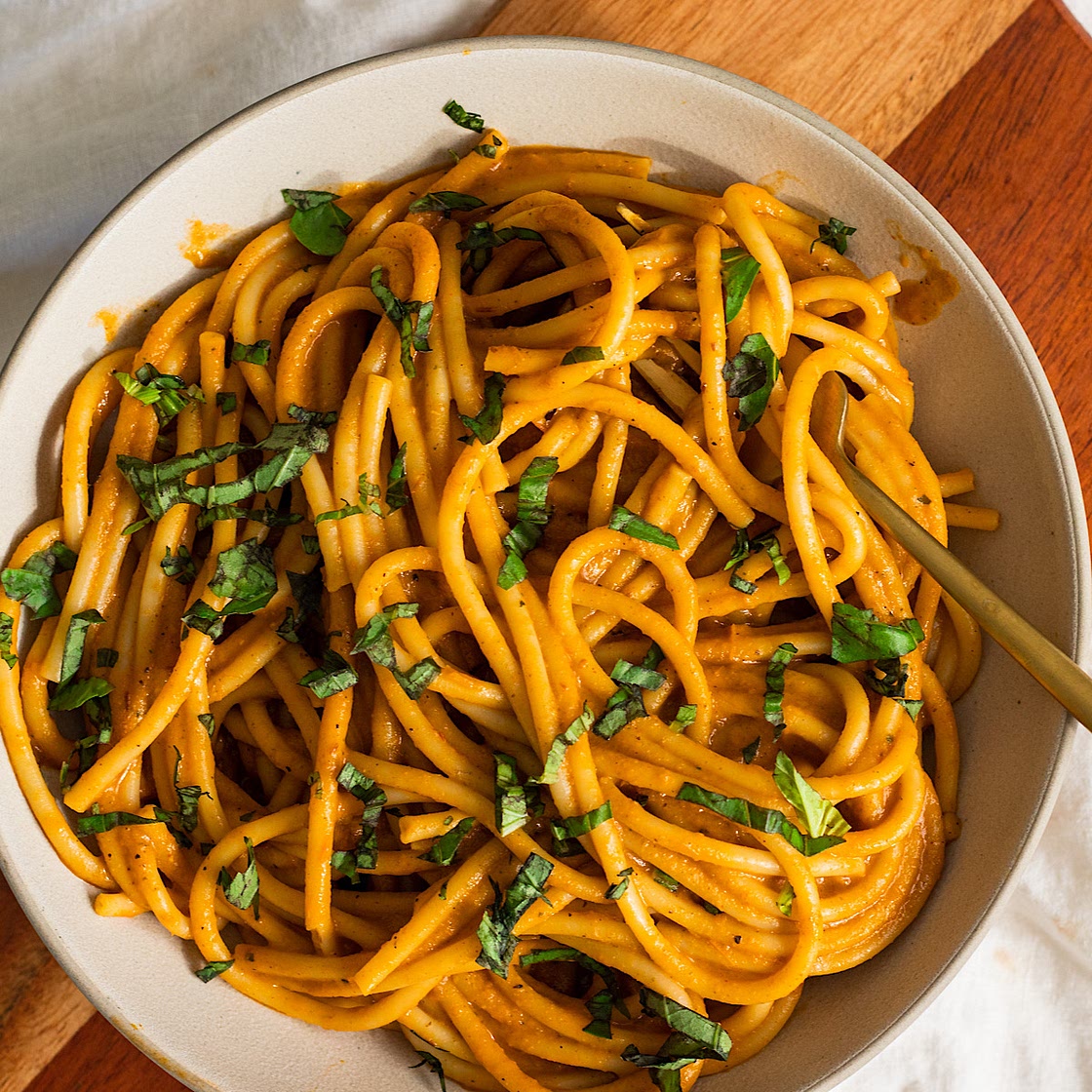 Creamy Red Pepper Gochujang Spaghetti (vegan)