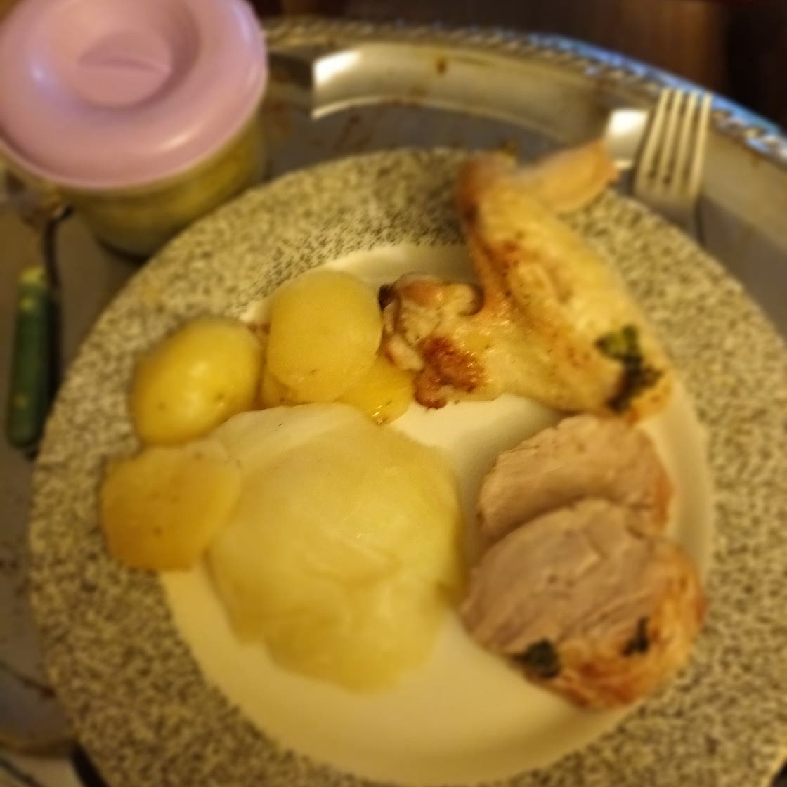 Cerdo cocido a fuego lento a la col
