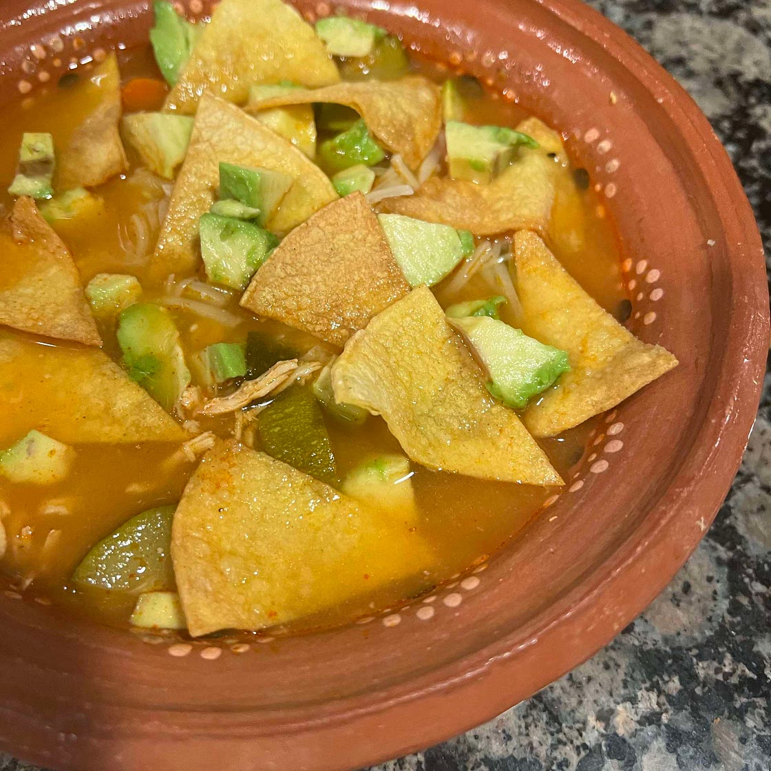CALDO TLALPEÑO 