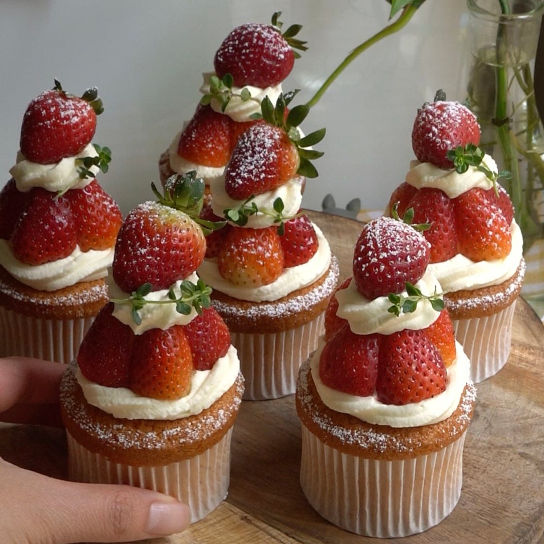 Strawberries and Cream Cupcakes